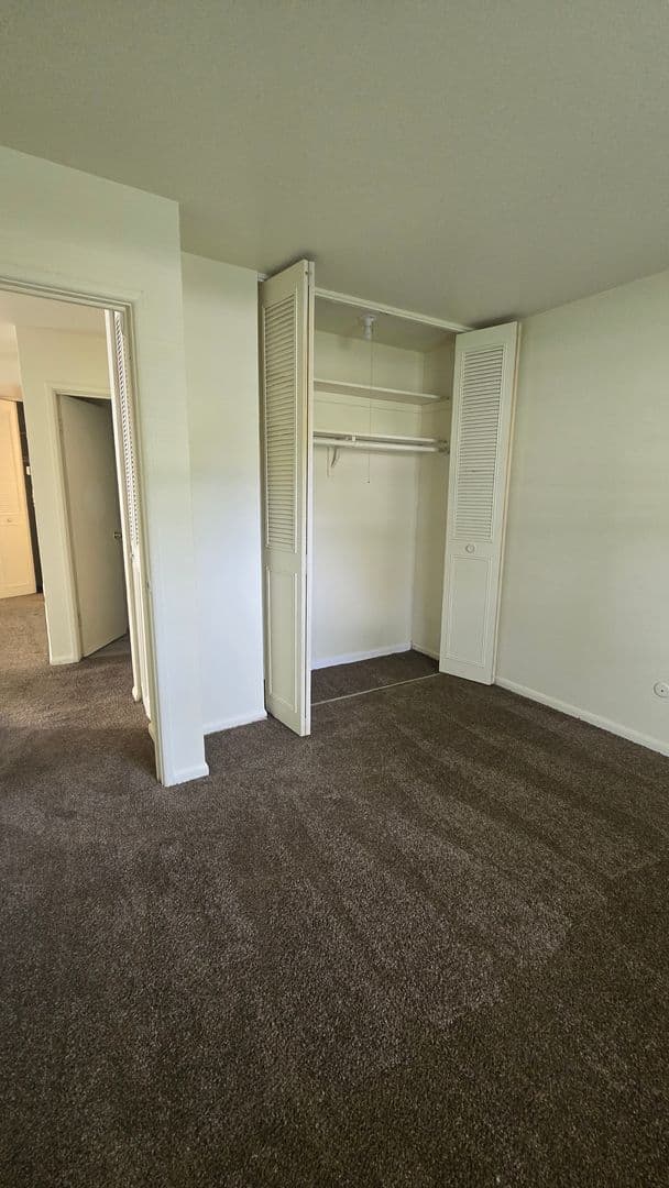 Rockford Apartment: 444 Gramercy Drive