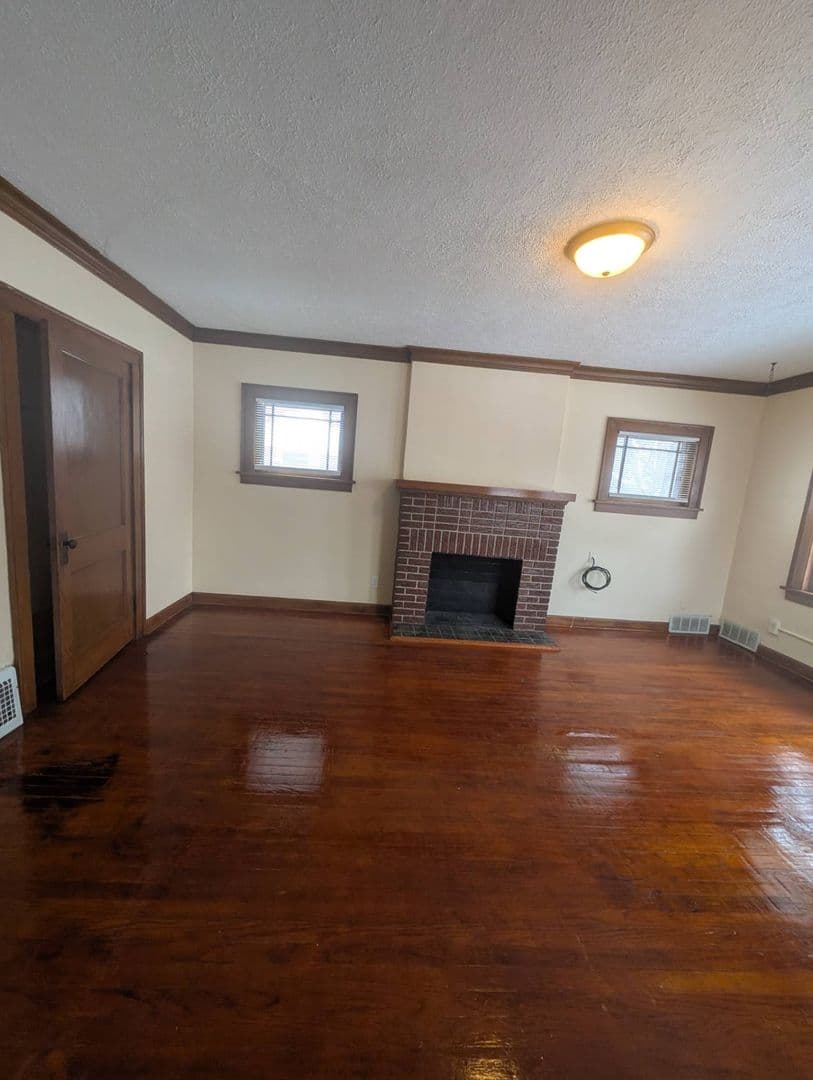 Rockford Apartment: 1303-05 Parmele St