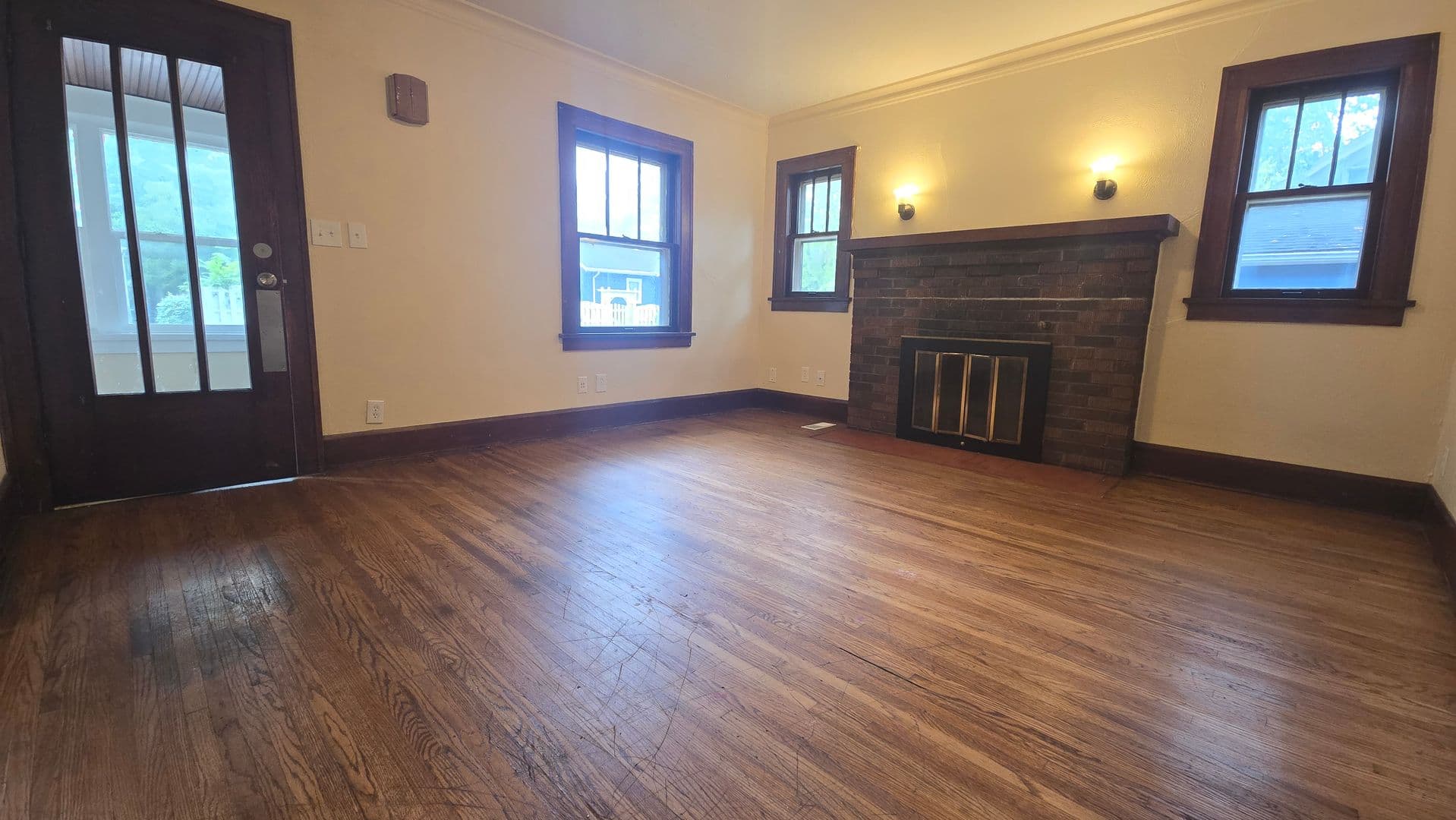 Rockford House: 619 Brown Ave