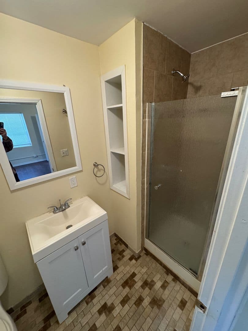 Rockford Apartment: 529 N Main St