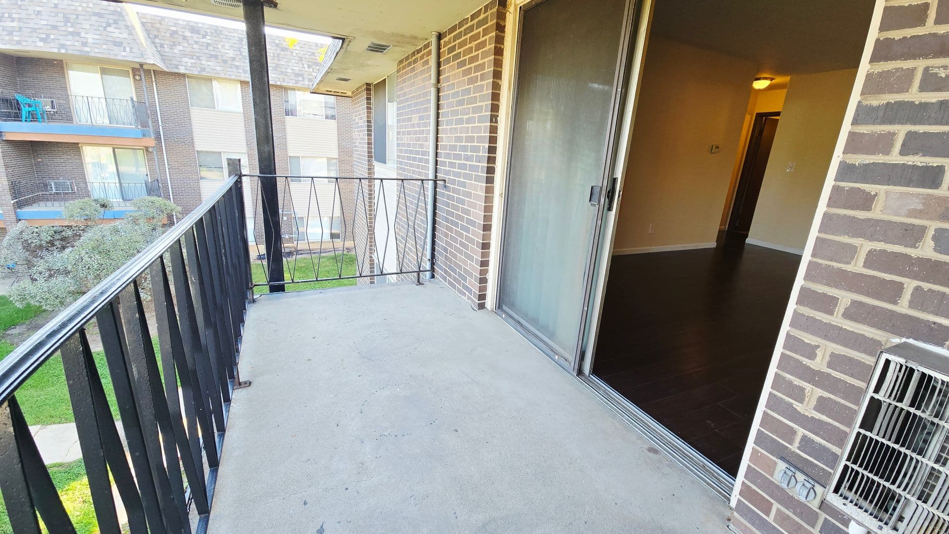 Rockford Apartment: 3627-3631 N Rockton Ave