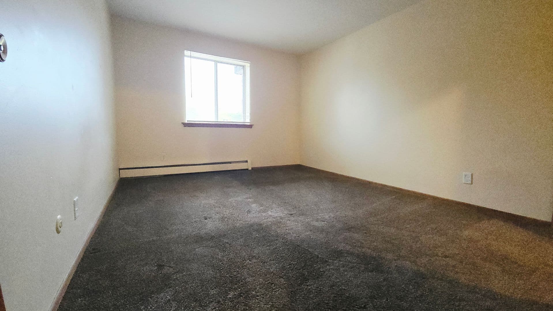 Rockford Apartment: 1020 N Main St