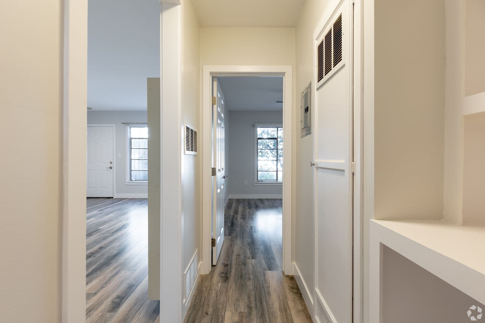 Los Angeles Apartment: 970 N Serrano Ave