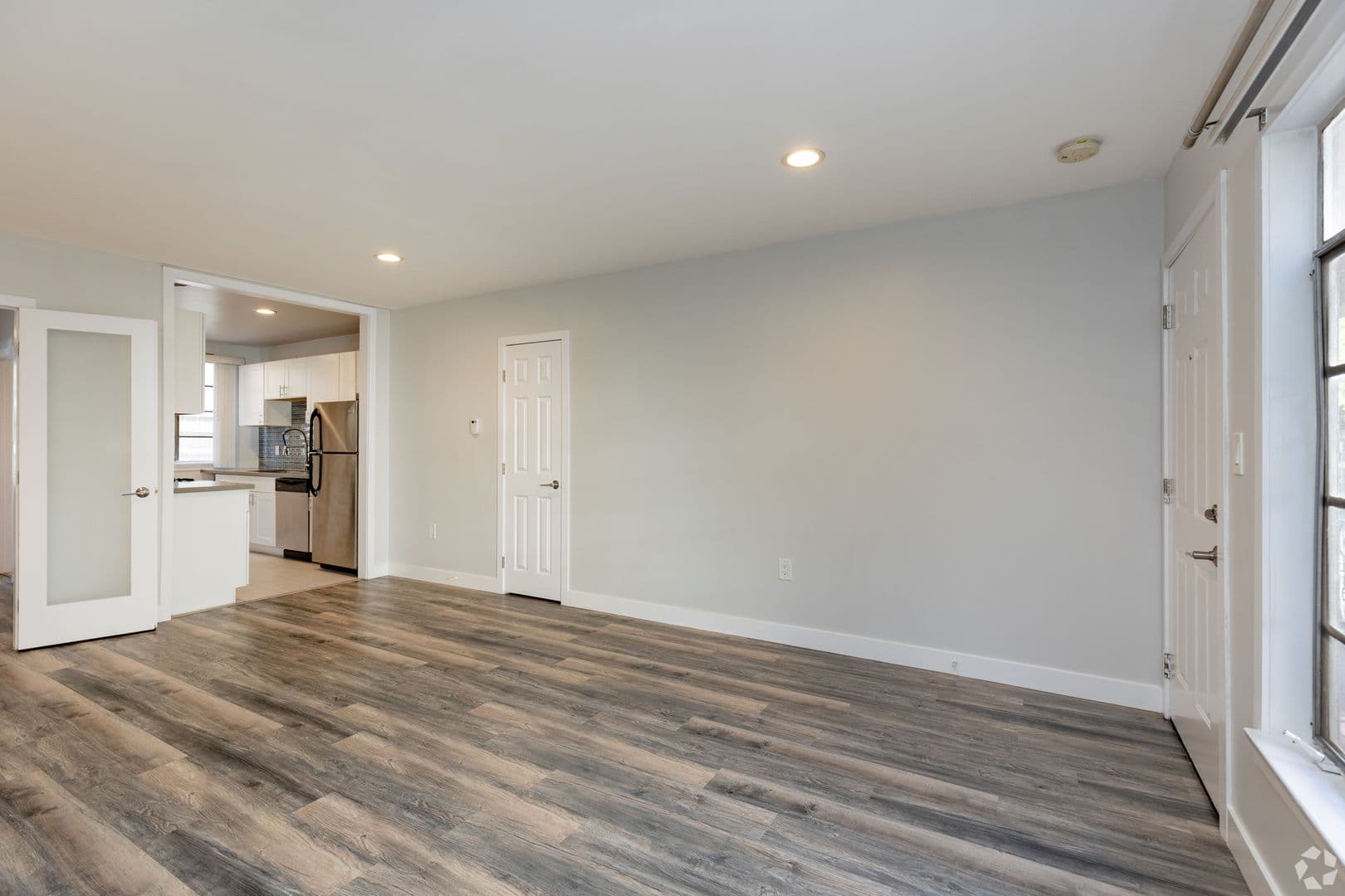 Los Angeles Apartment: 970 N Serrano Ave