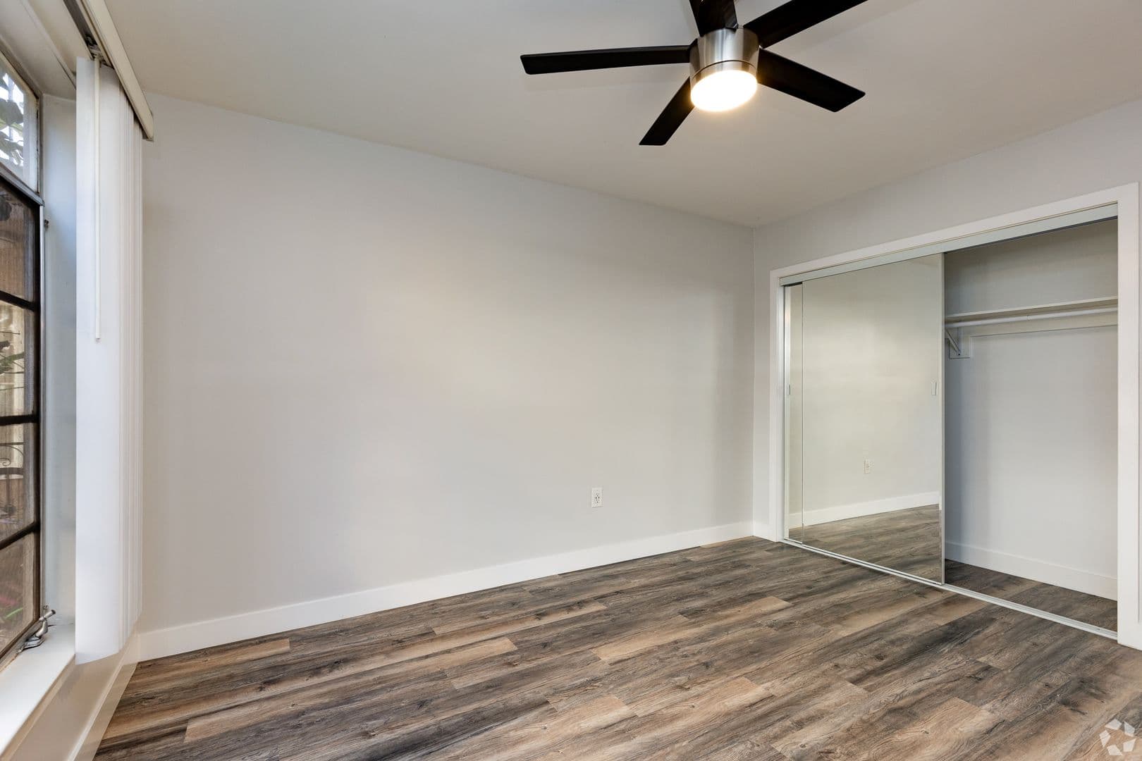 Los Angeles Apartment: 970 N Serrano Ave