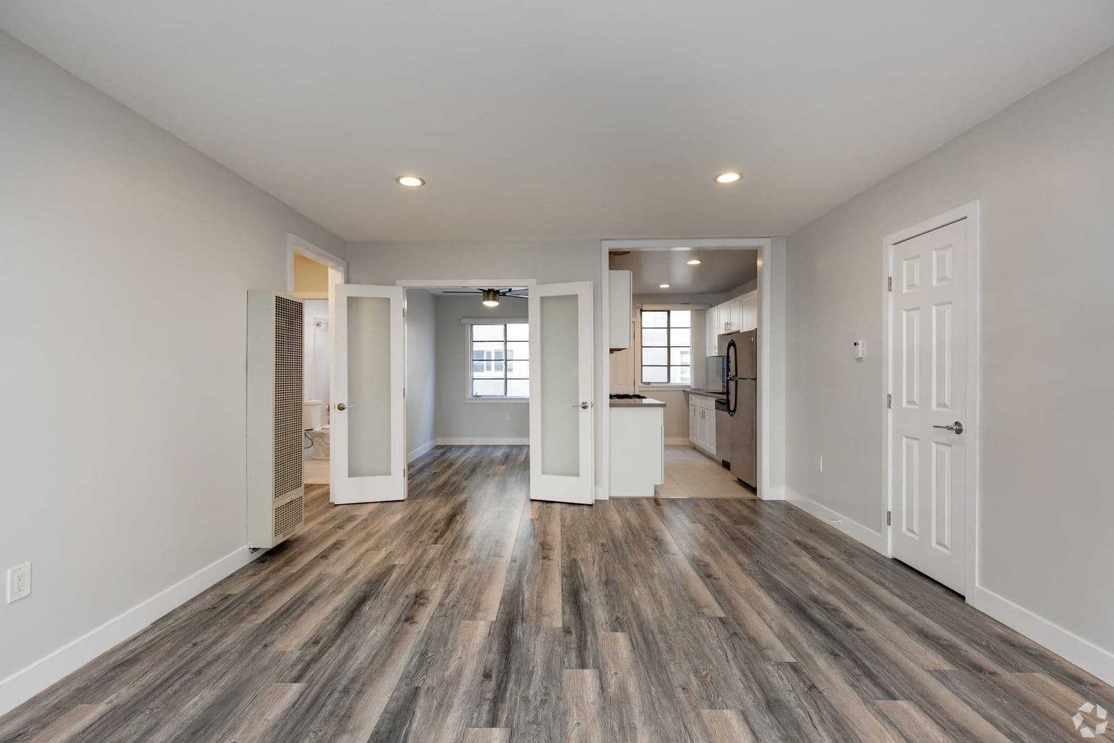 Los Angeles Apartment: 970 N Serrano Ave