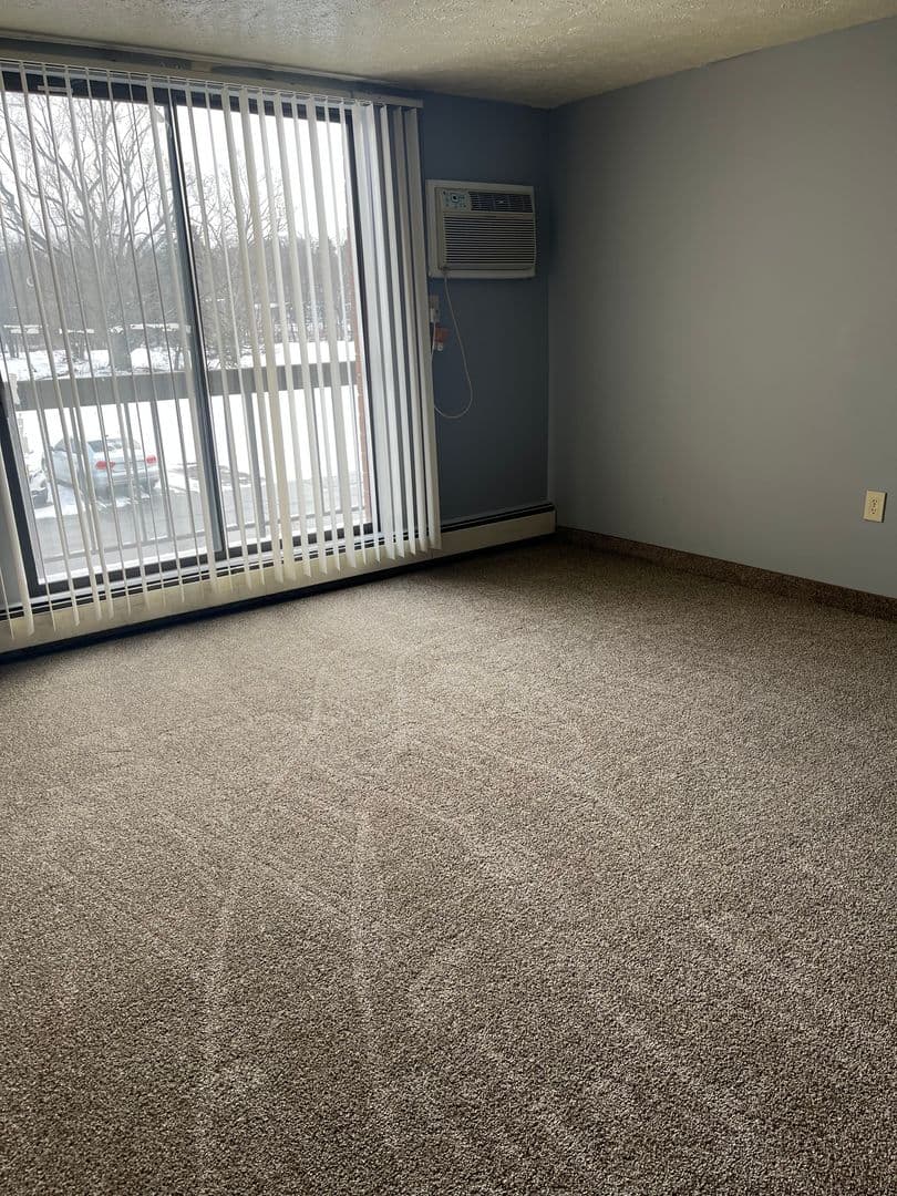 Sharon Apartment: 275- 335 Sterling Ave