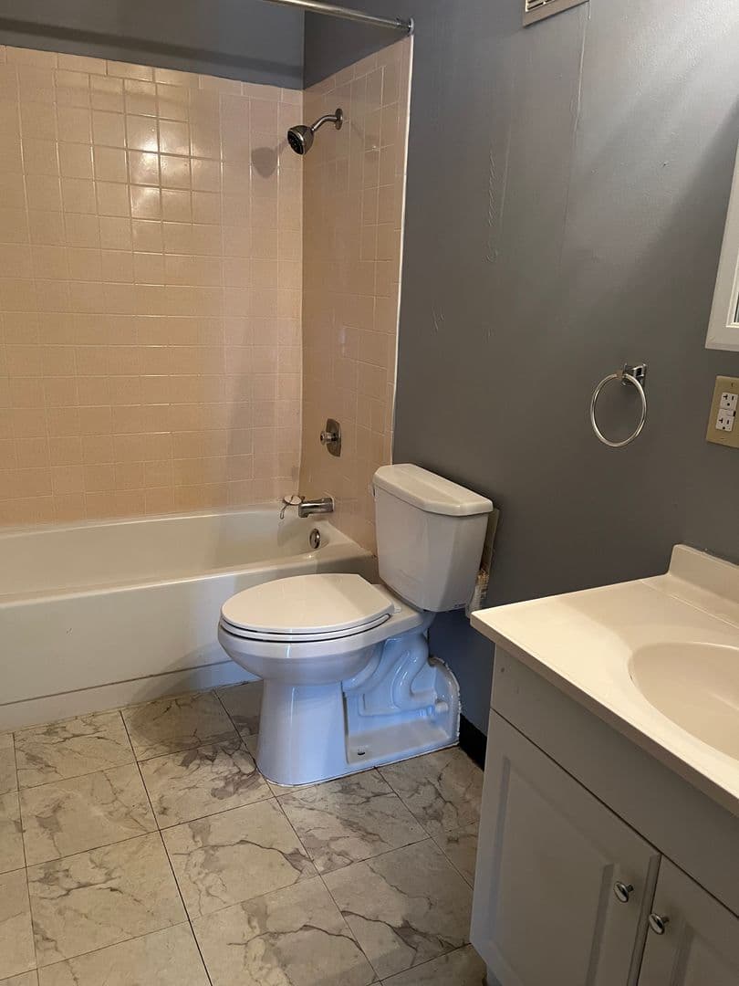Sharon Apartment: 275- 335 Sterling Ave