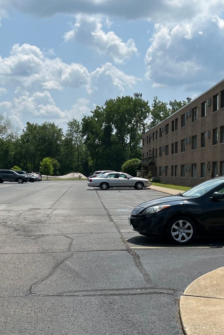 Sharon Apartment: 275- 335 Sterling Ave