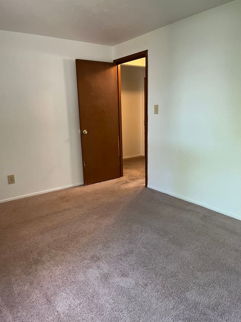 Euclid Apartment: 22140 Euclid Avenue