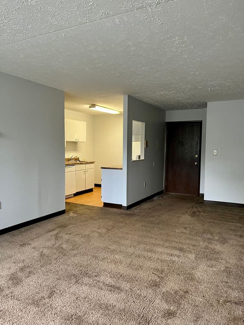 Sharon Apartment: 275- 335 Sterling Ave