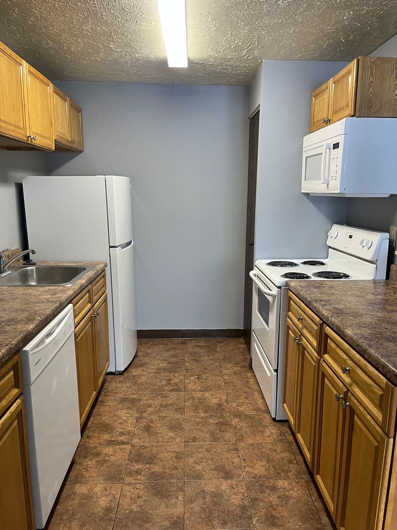 Sharon Apartment: 275- 335 Sterling Ave