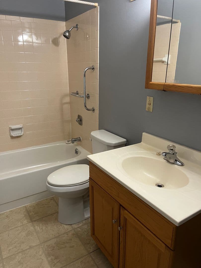 Sharon Apartment: 275- 335 Sterling Ave