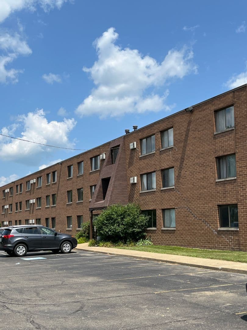 Sharon Apartment: 275- 335 Sterling Ave