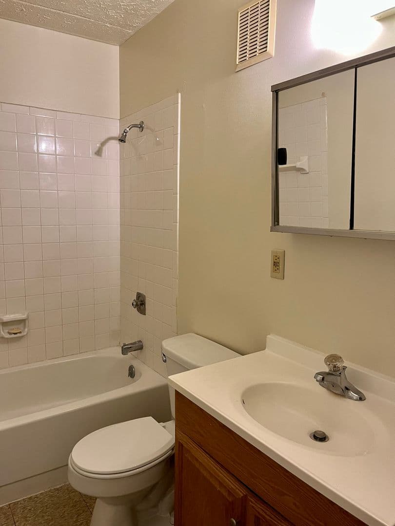 Sharon Apartment: 275- 335 Sterling Ave