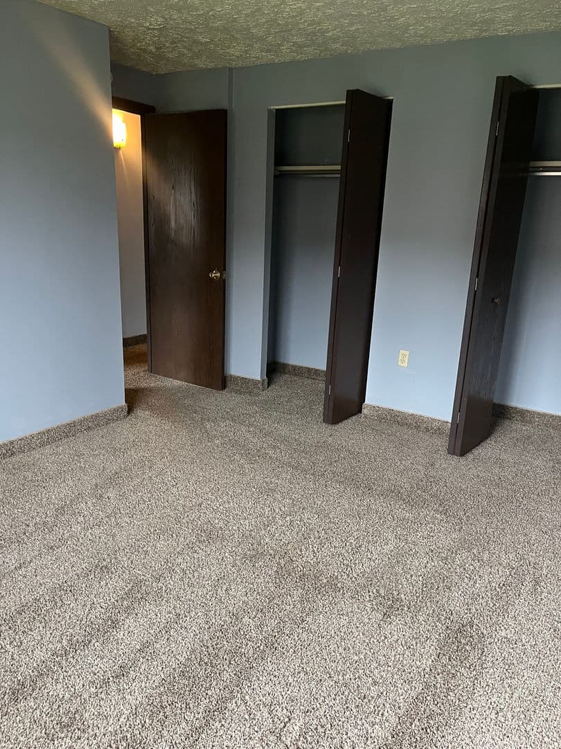 Sharon Apartment: 275- 335 Sterling Ave