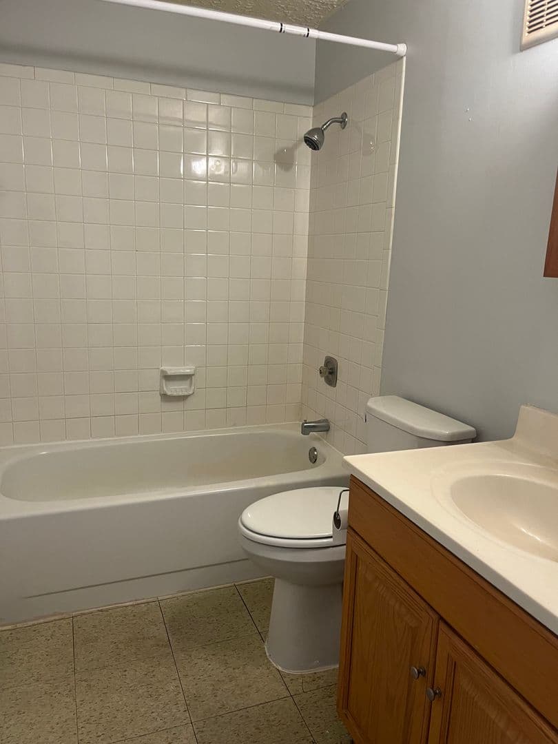 Sharon Apartment: 275- 335 Sterling Ave