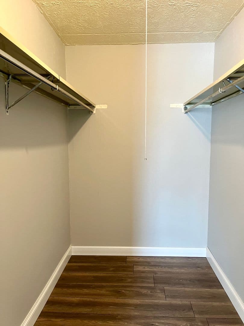 Sharon Apartment: 275- 335 Sterling Ave