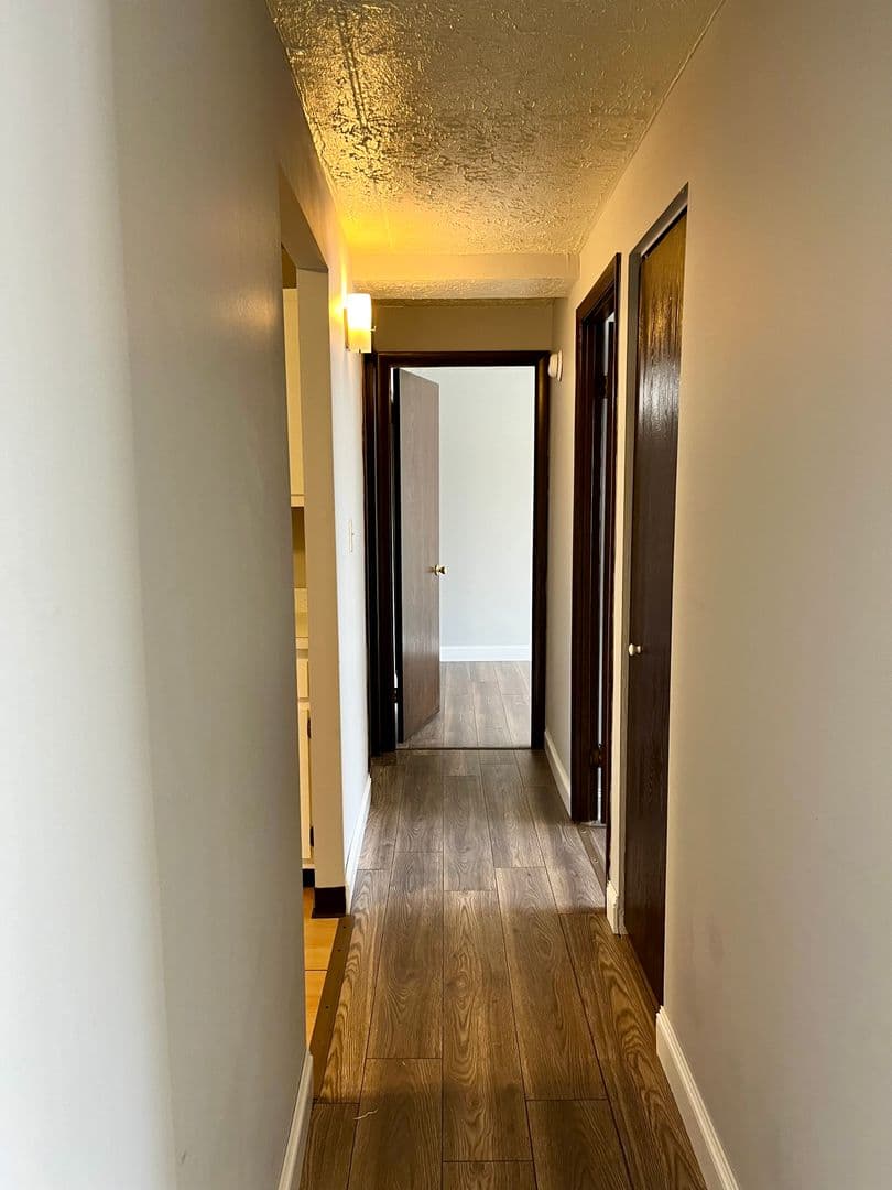 Sharon Apartment: 275- 335 Sterling Ave