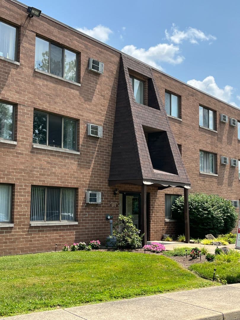Sharon Apartment: 275- 335 Sterling Ave