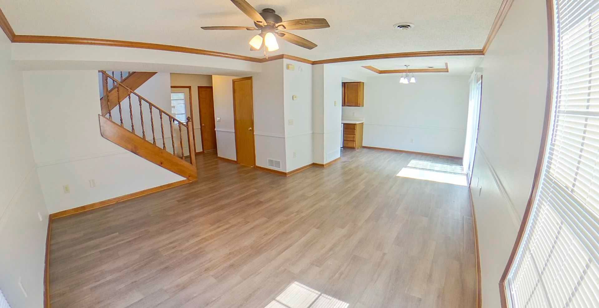Manhattan House: 2507 Candlewood Dr