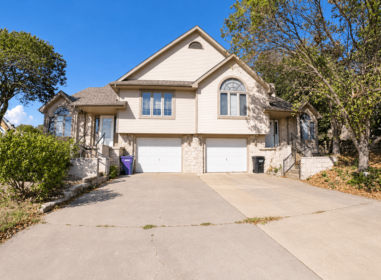 Manhattan House: 3724 Everett Dr.