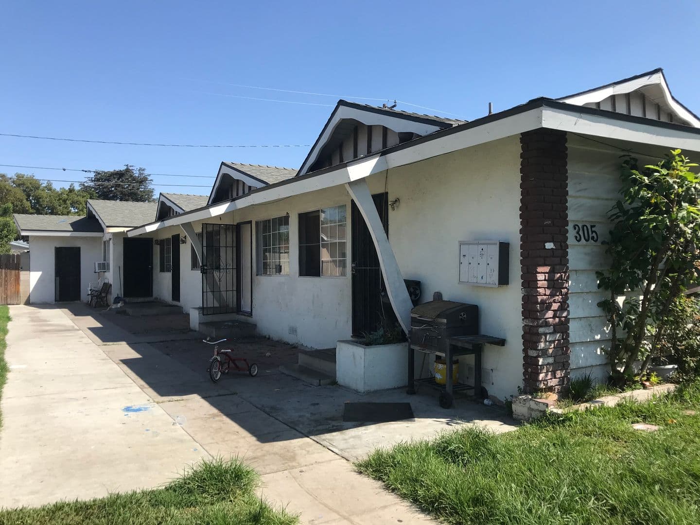 Anaheim Apartment: 305 West Guinida Lane
