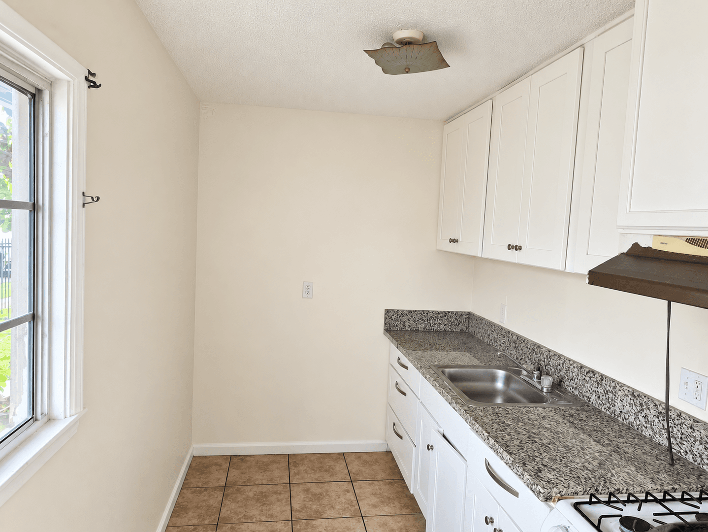Anaheim Apartment: 305 West Guinida Lane