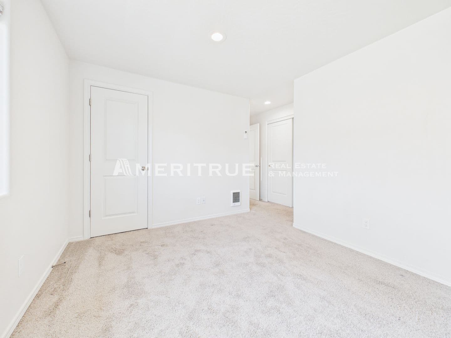 Kennewick House: 3668 S Penn St