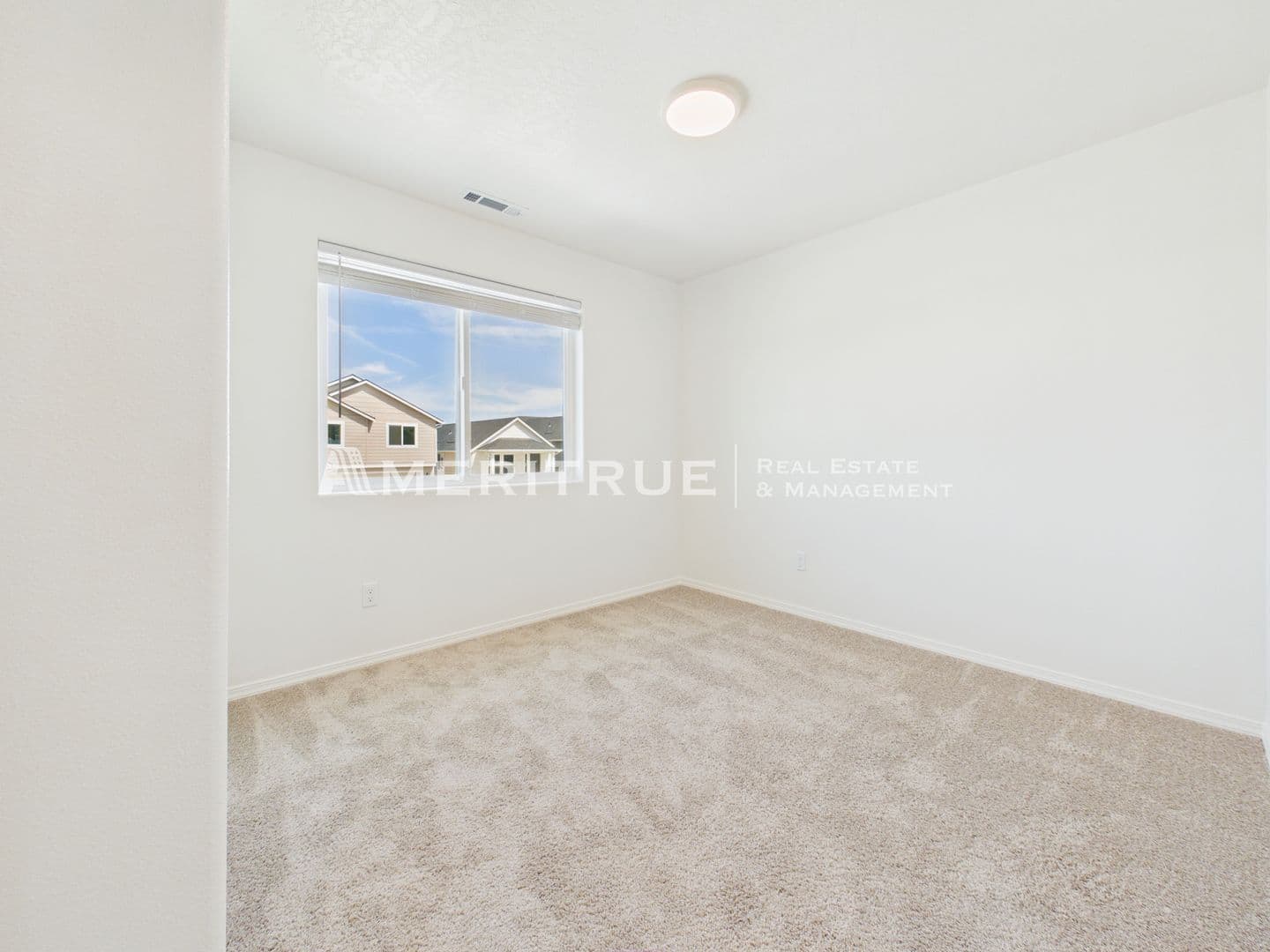 Kennewick House: 3703 S Penn Pl