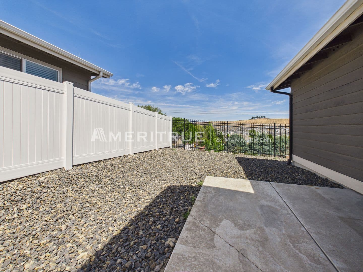 Kennewick House: 3668 S Penn St