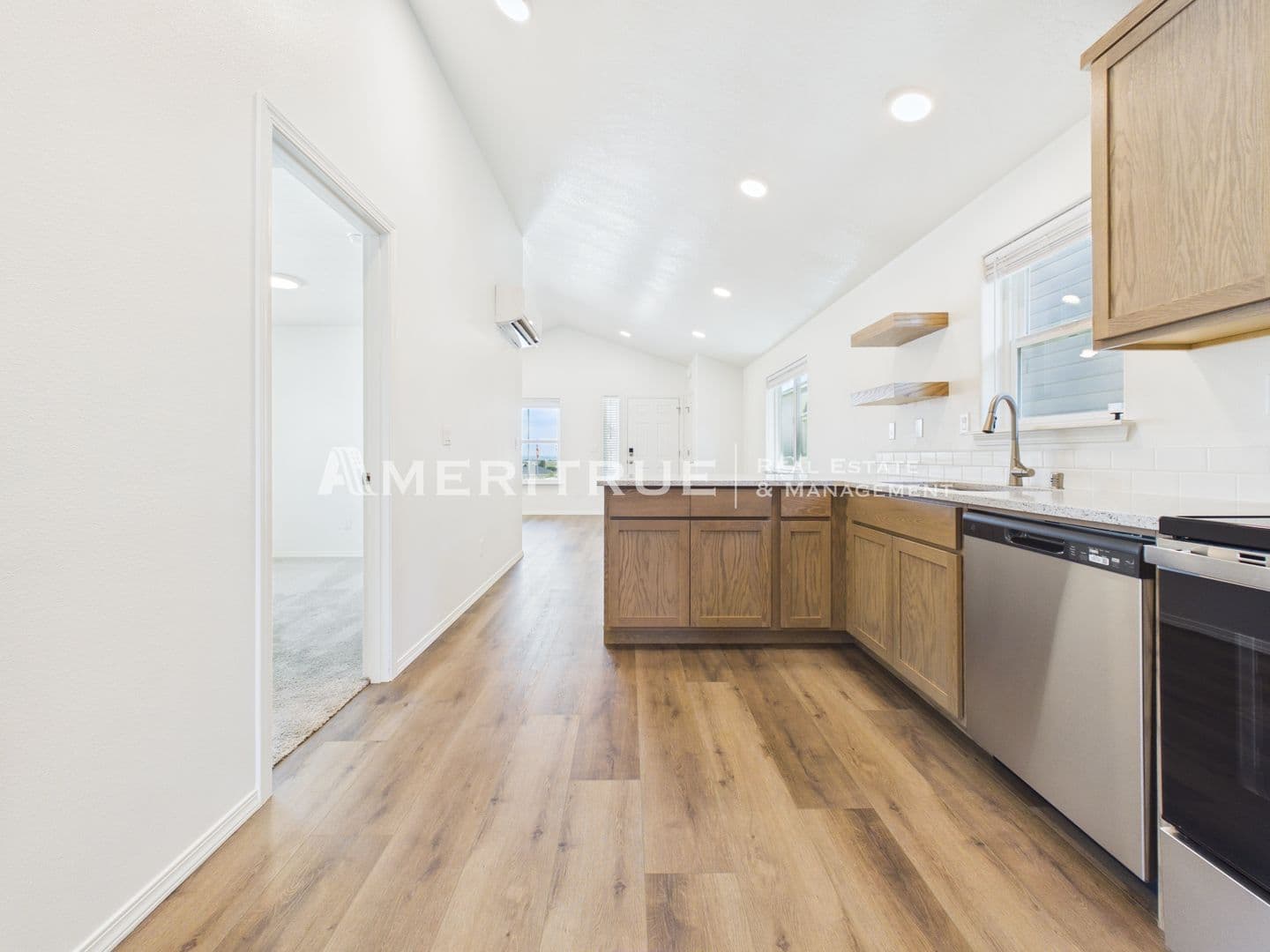 Kennewick House: 3687 S Penn Pl