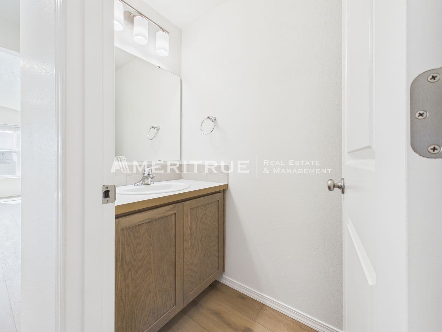 Kennewick House: 3703 S Penn Pl