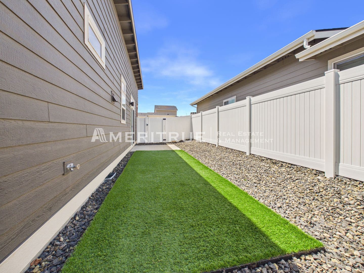Kennewick House: 3668 S Penn St