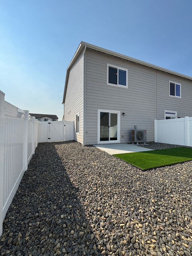 Kennewick Townhome: 3767 S. Roosevelt PL.