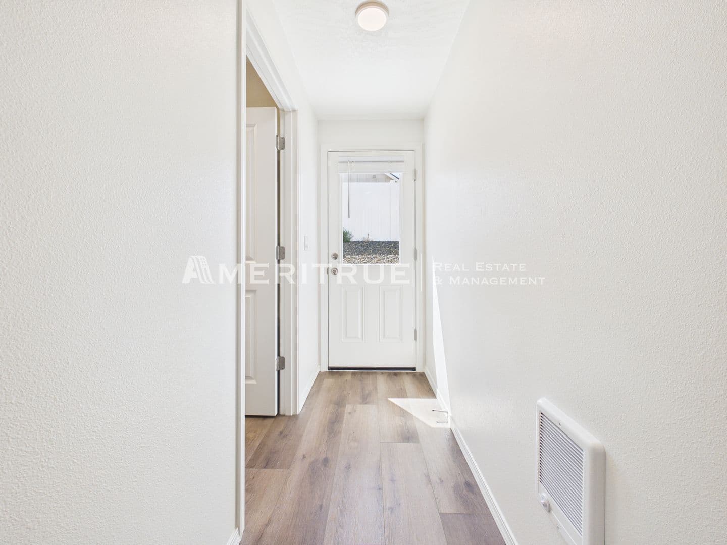 Kennewick House: 3687 S Penn Pl