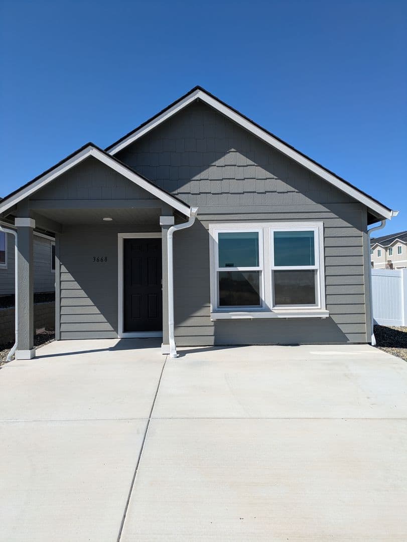 Kennewick House: 3668 S Penn St