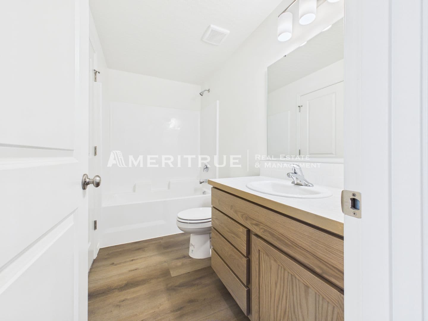 Kennewick House: 3687 S Penn Pl