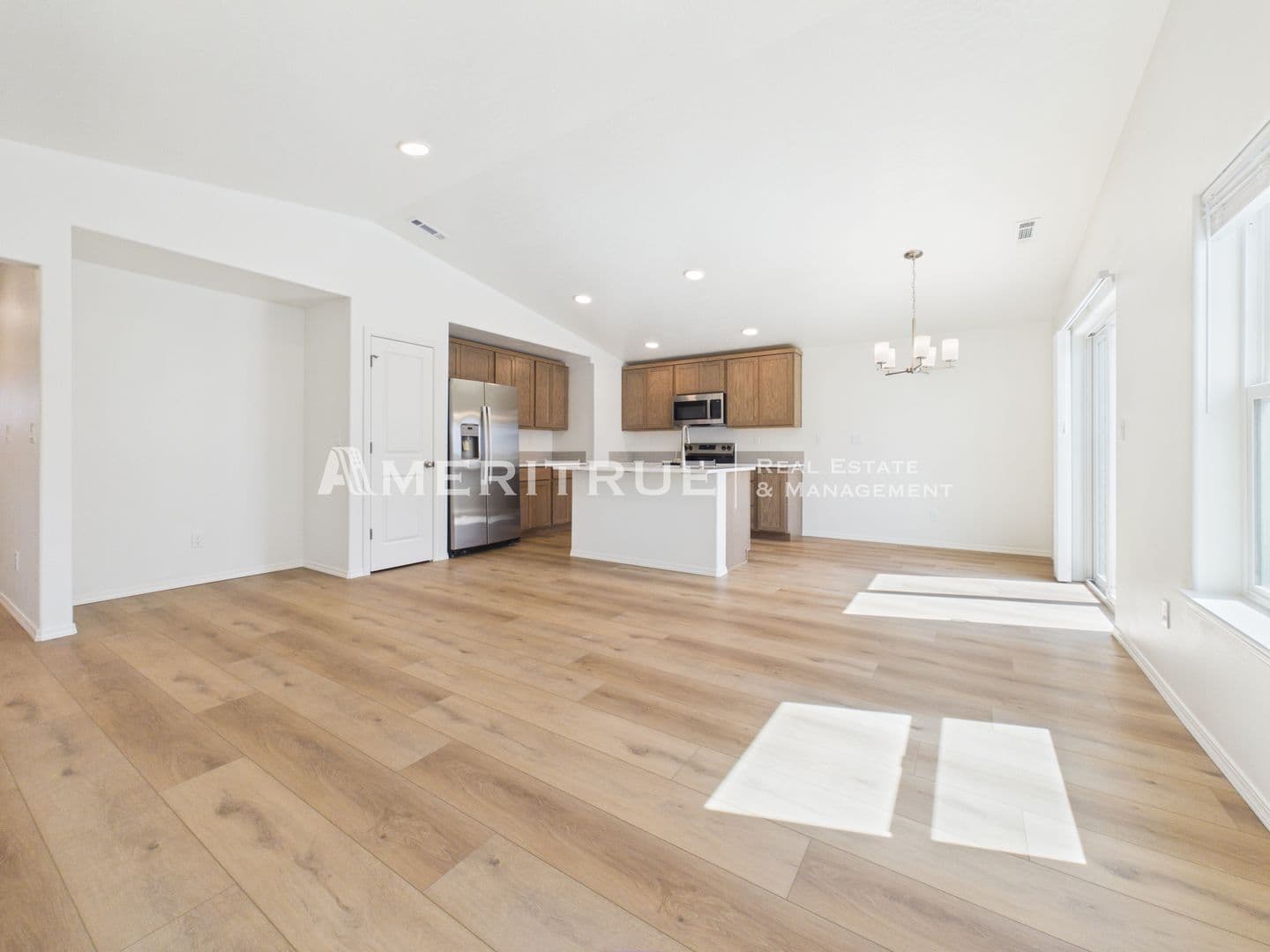 Kennewick House: 3703 S Penn Pl