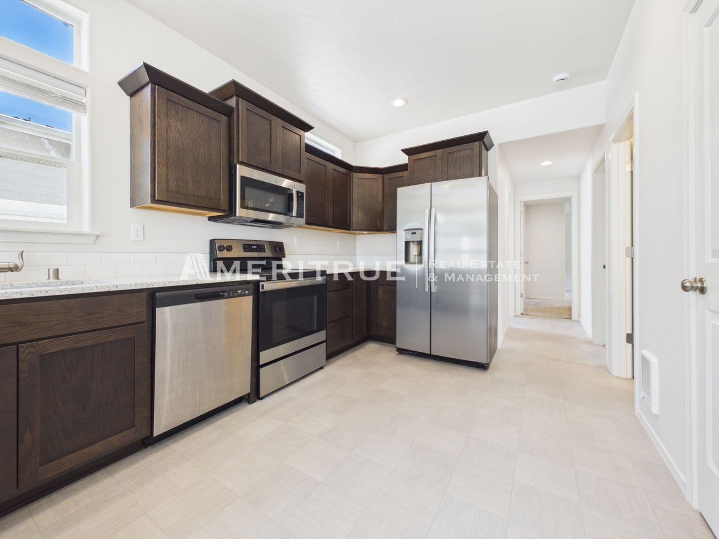 Kennewick House: 3668 S Penn St