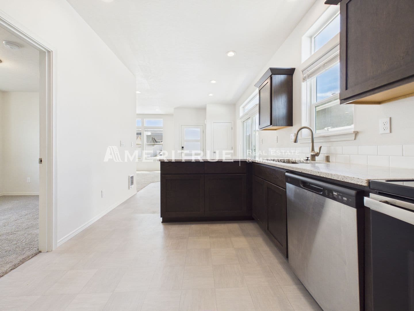 Kennewick House: 3668 S Penn St