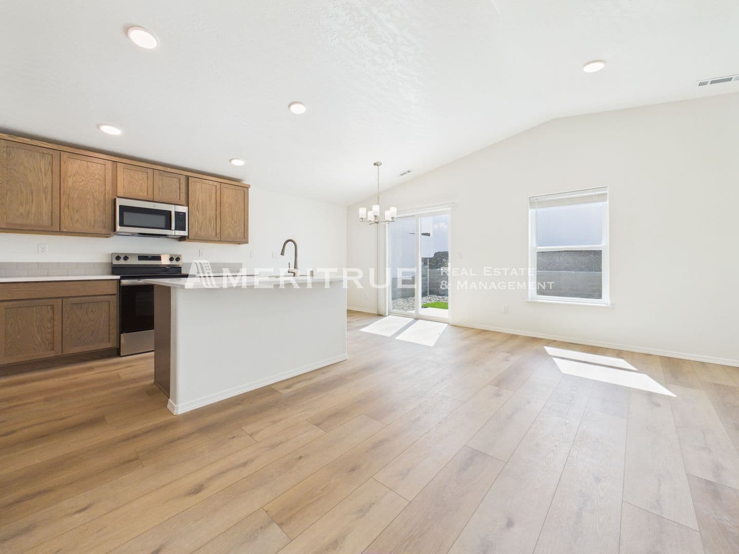 Kennewick House: 3679 S Penn Pl
