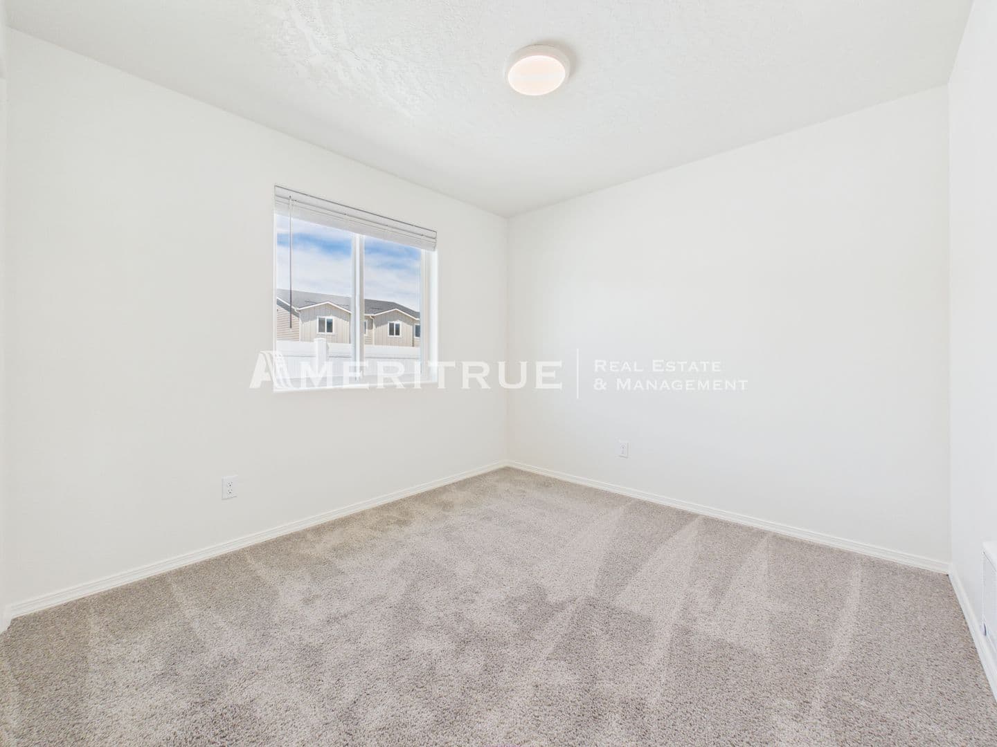Kennewick House: 3687 S Penn Pl
