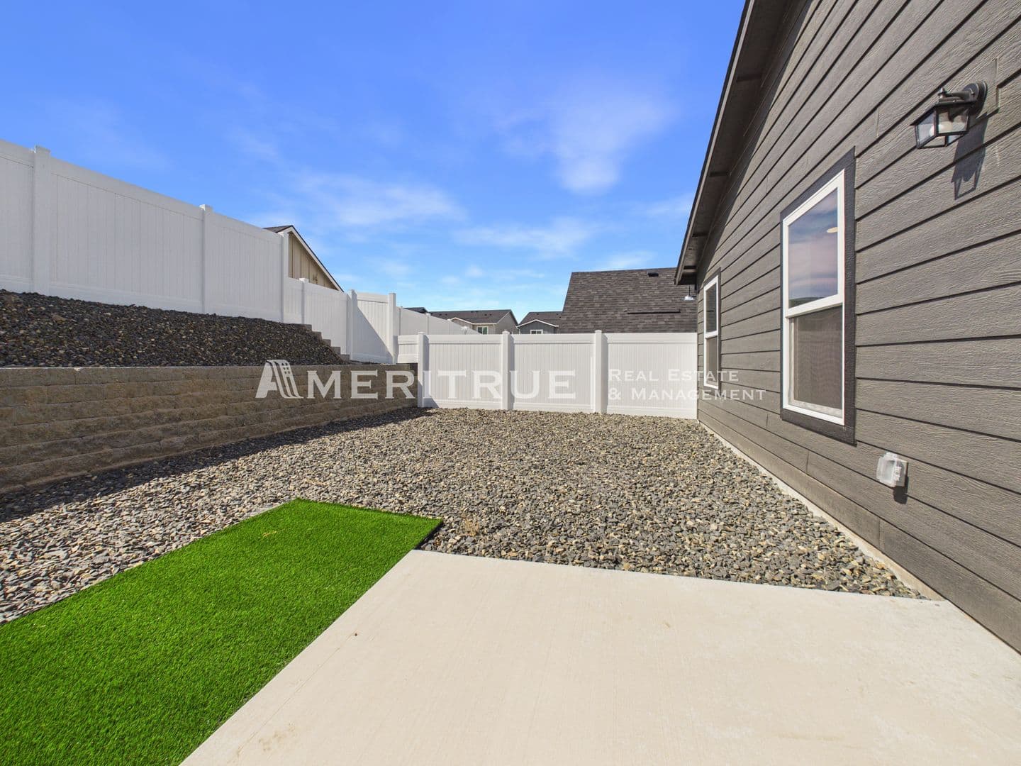 Kennewick House: 3679 S Penn Pl