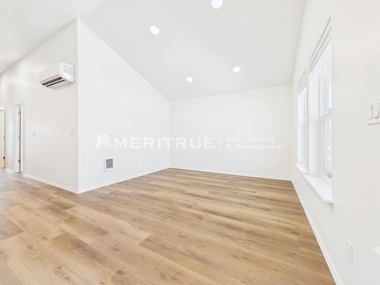 Kennewick House: 3687 S Penn Pl