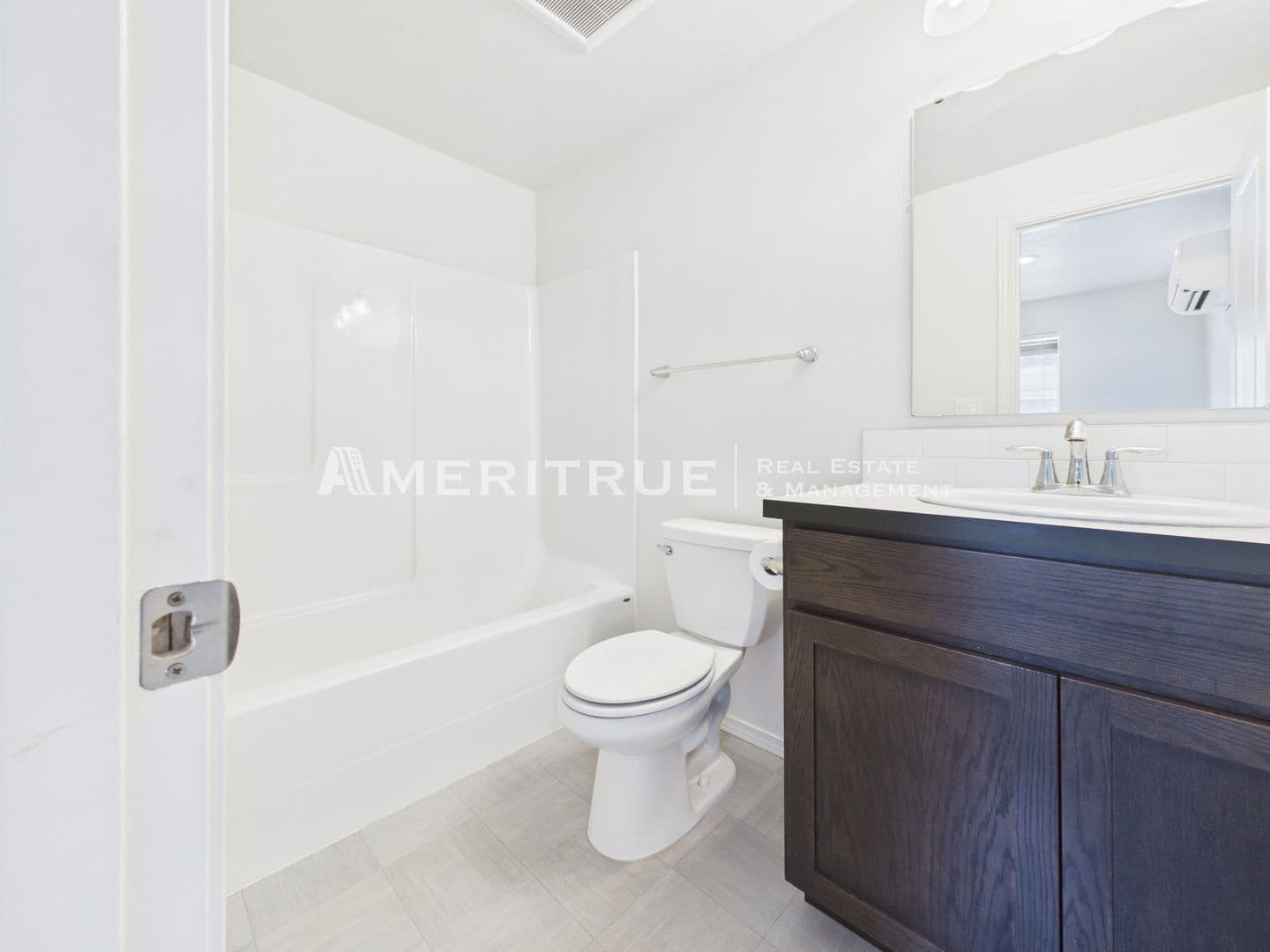 Kennewick House: 3668 S Penn St