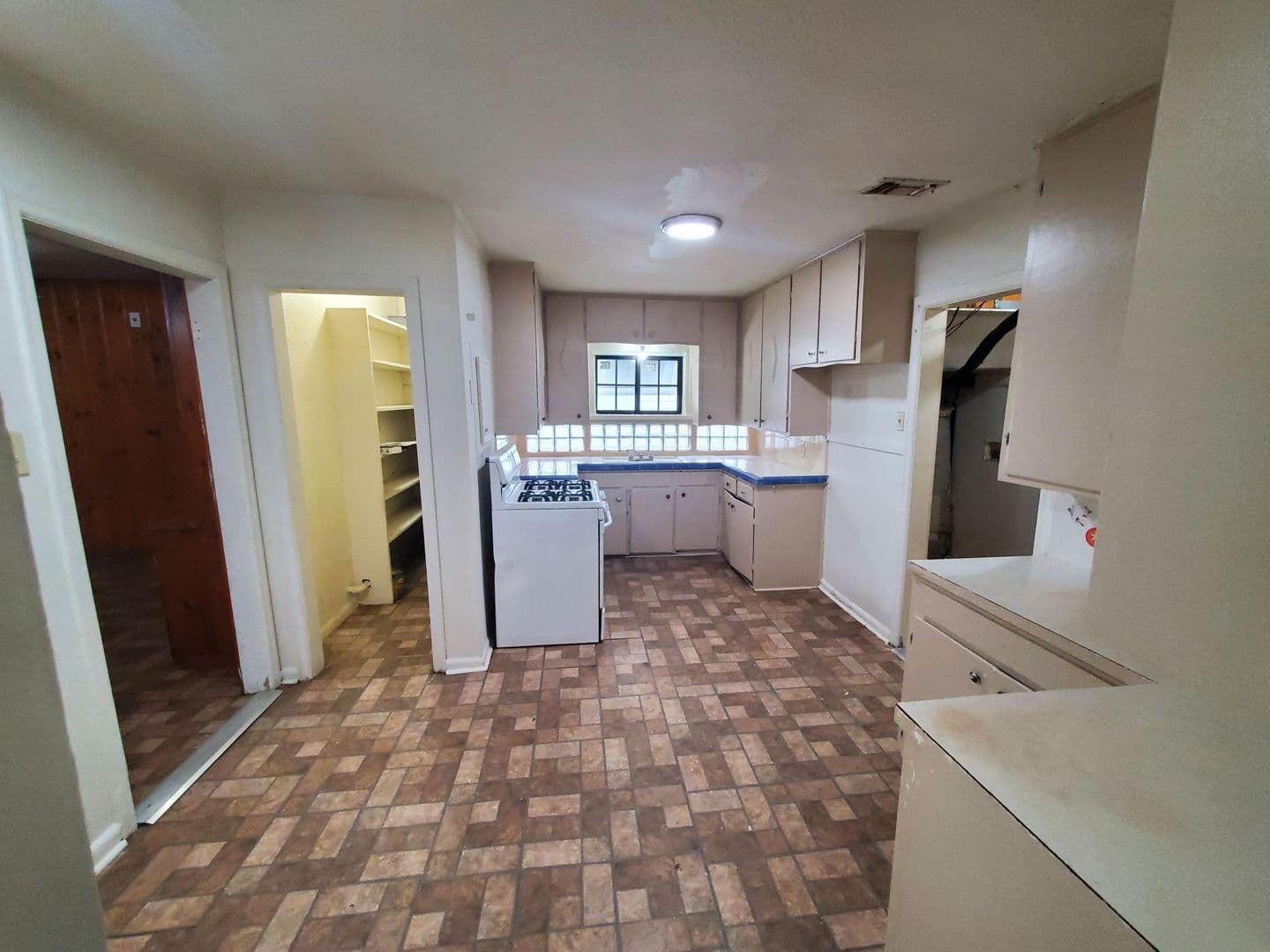 San Antonio Apartment: 862 Clower #2