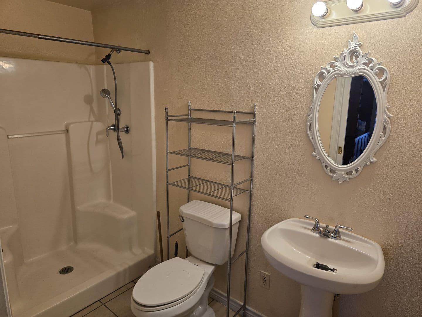 San Antonio House: 2710 West Craig