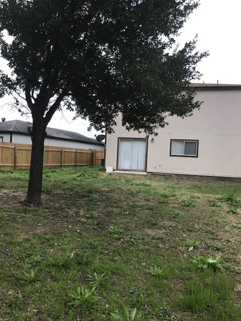 San Antonio House: 3716 Candlebrook Ln
