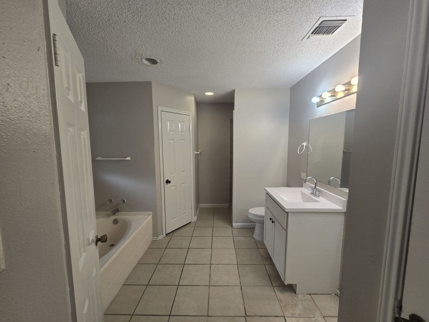 San Antonio House: 8703 Ridge Moon Dr